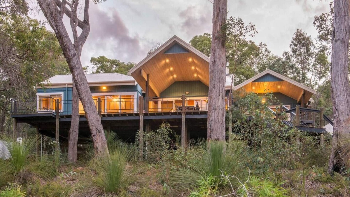 Yallingup Siding House | Burwood Bush House Close to Wineries and Beach