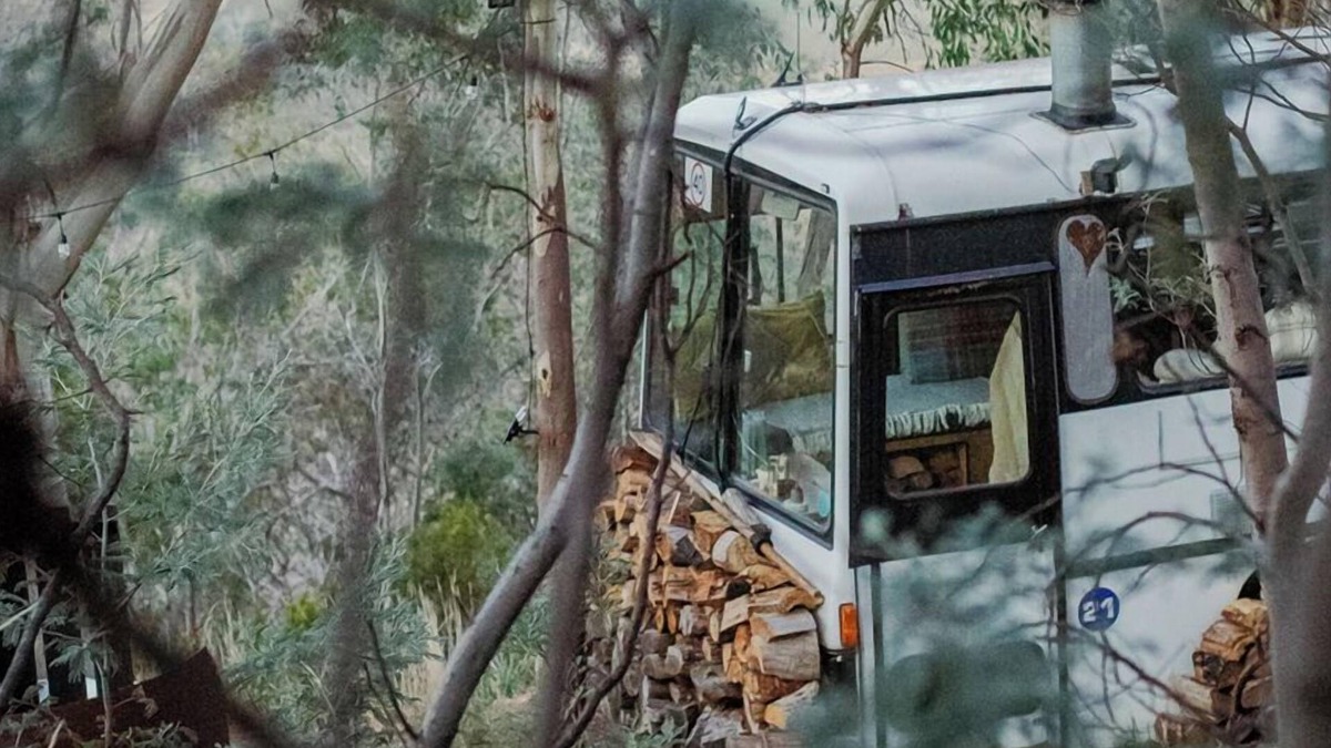 Bagdad House | Bus & Hot Tub Secluded Eco Forest Retreat