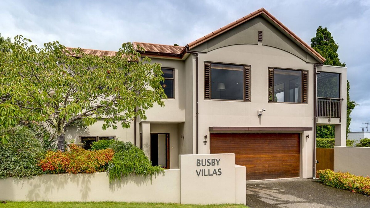 Havelock North House | Busby Hill Villa - Havelock North Holiday Home