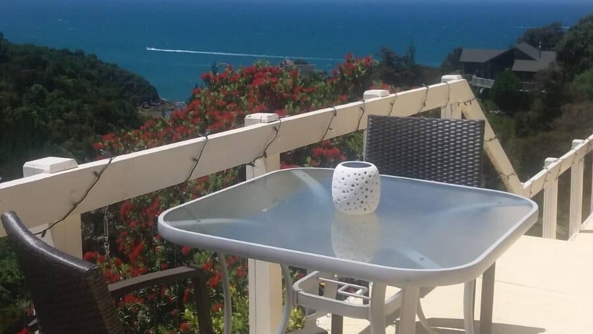 Ngaio Bay Apartment | Bush and Seaview Studio