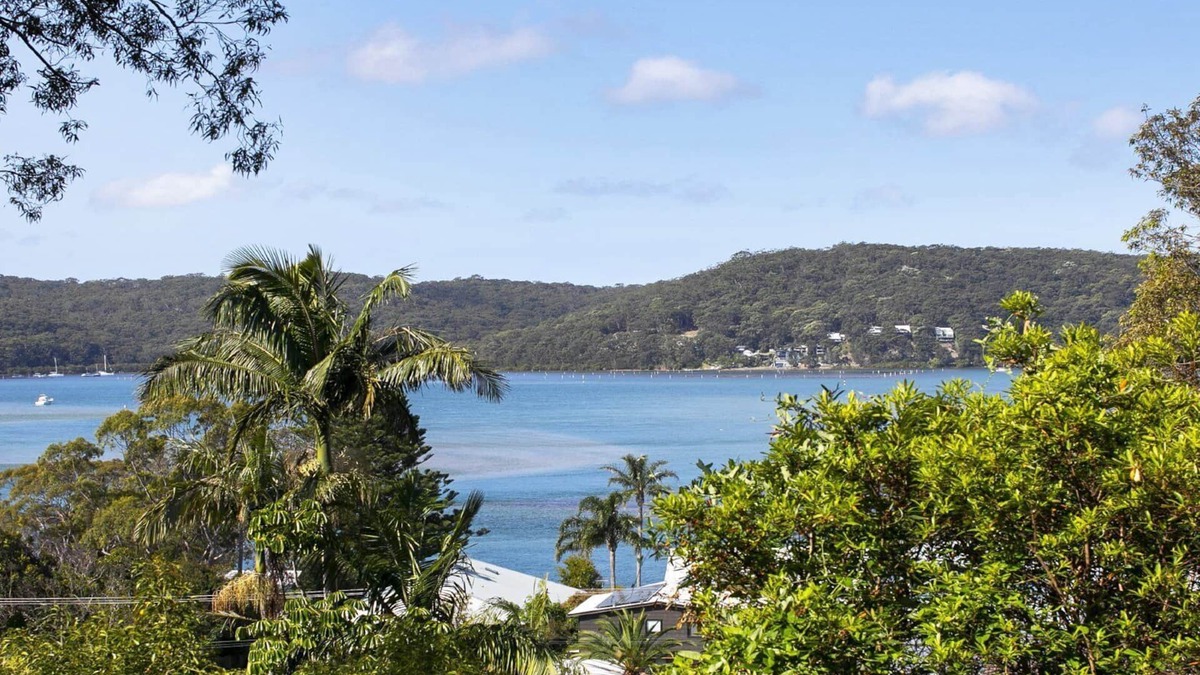 Wagstaffe House | Bush Retreat with Bay Views