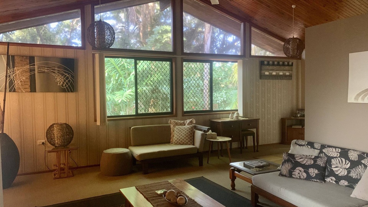 Bushland Beach House | Bushland Beach Holiday House