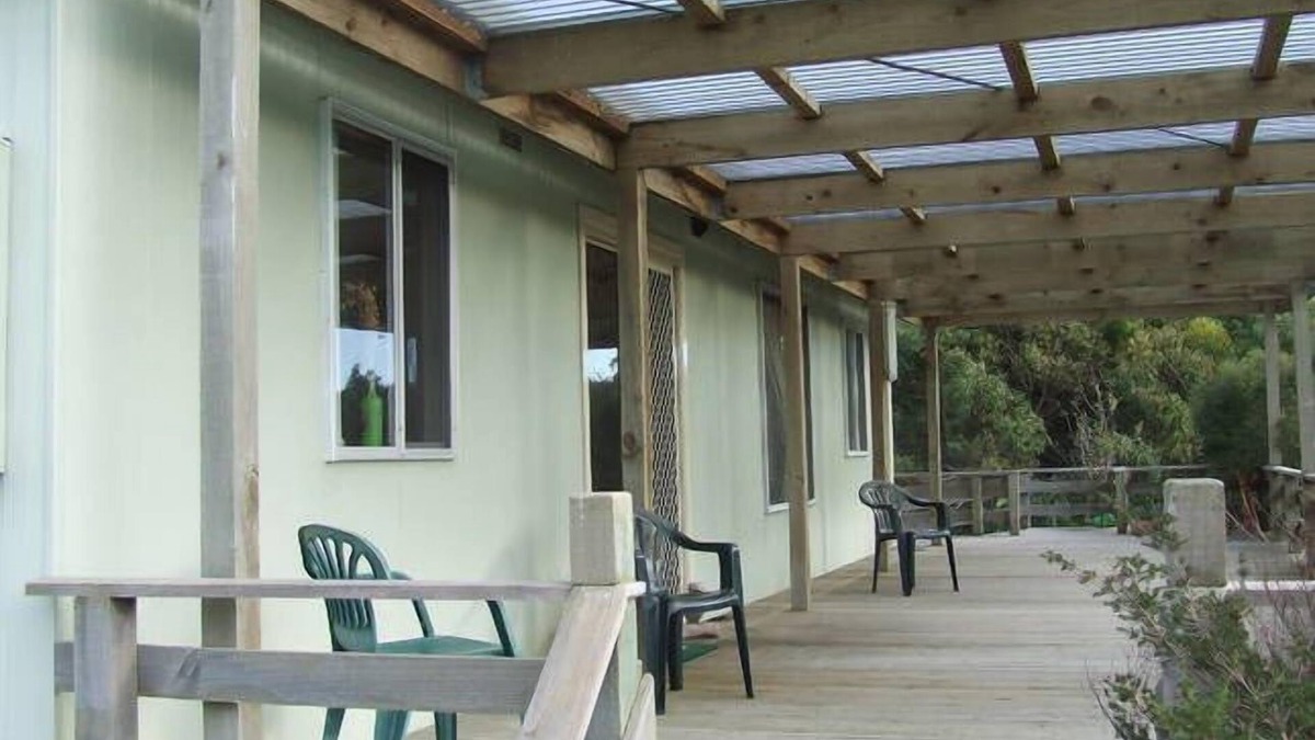Portland West Cottage | Bushland Retreat - experience nature