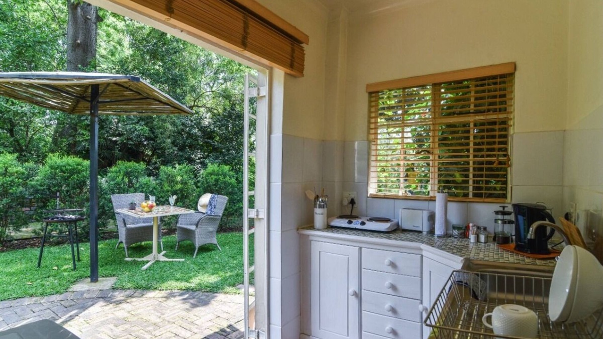 Muldersdrift House | Bushwillow Spacious cottage for 2 people with private garden access!