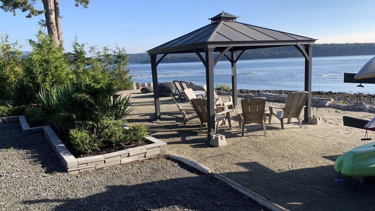 Campbell River House | Business # 896433802 Oceanfront, Secluded, Sandy Beach, Private Hot Tub