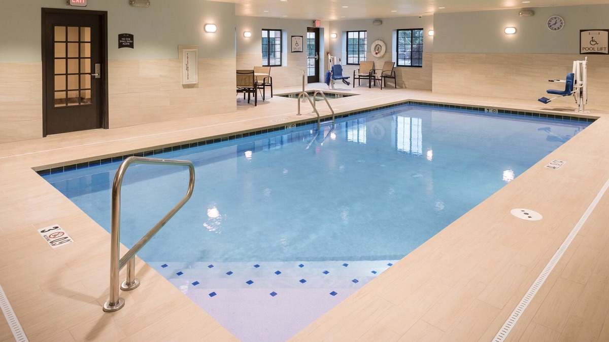 West Omaha Condo | Business-Friendly Stay: Pool & Breakfast