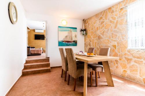 Kastel Stari Apartment | Business Oasis of Peace