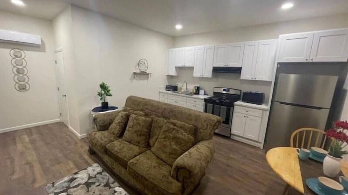 Riverside House | Business or family getaway
