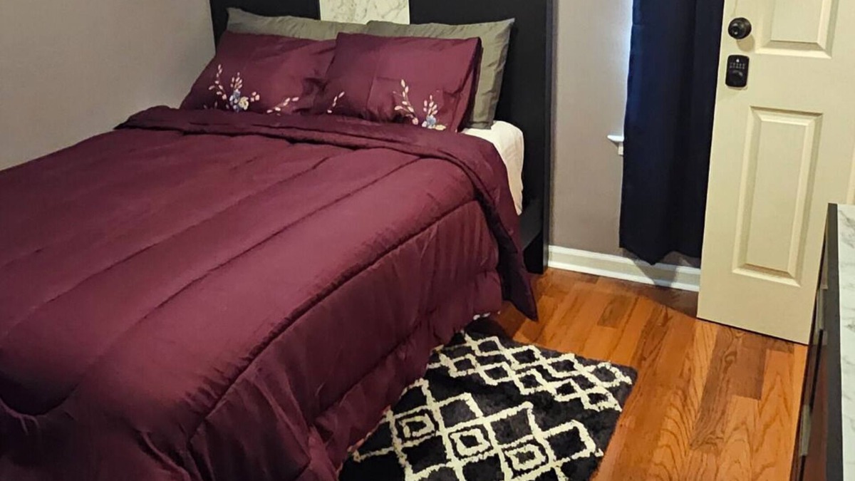 Atlanta House | Business-Ready Room Downtown Atlanta - Near GWCC & Mercedes Benz - Private Bath