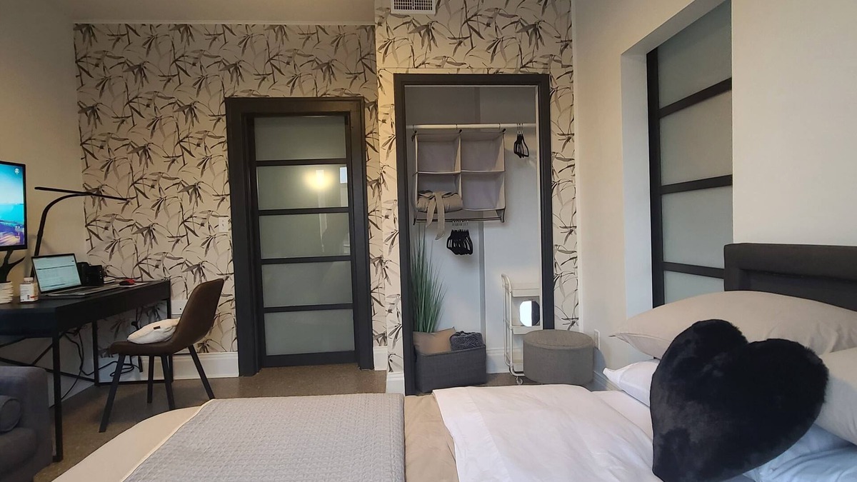 Kingsville Apartment | Business Travellers, Couples STAY DOWNTOWN KINGSVILLE Cozy Private SUITE - 1 bed