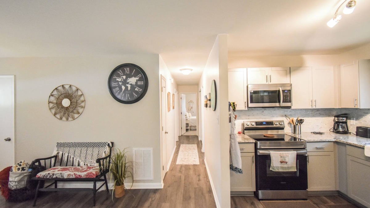 Garner House | Busy Bee Ranch near Walnut Creek Amphitheatre - Pet Friendly