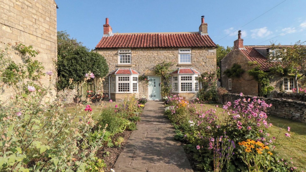 Lockton Cottage | BUTE COTTAGE, pet friendly, character holiday cottage in Pickering