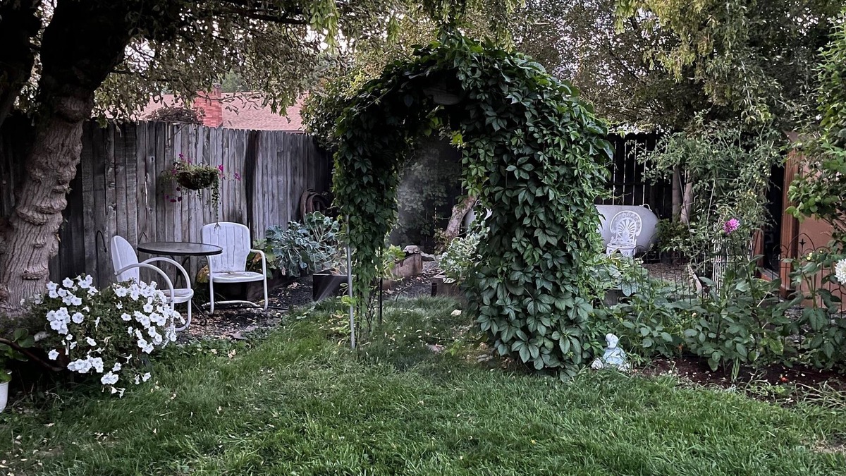 Dorris Bed & Breakfast | Butte Valley Bed and Breakfast