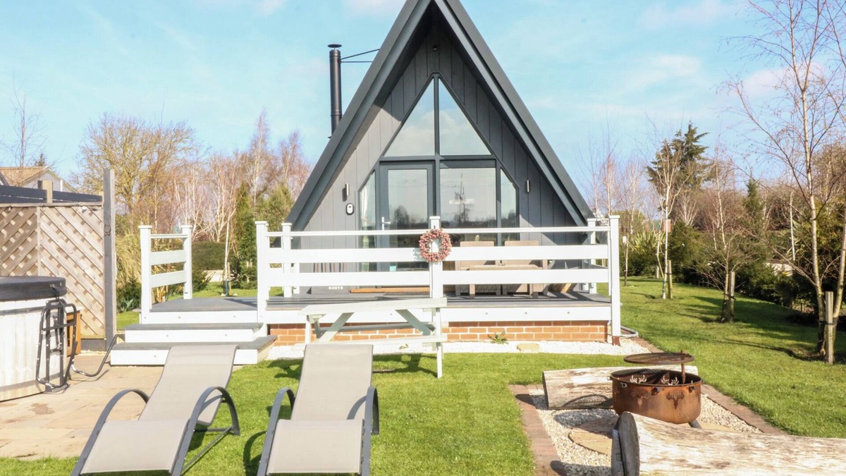 North Wheatley Cottage | BUTTERCUP LODGE, romantic, character holiday cottage in Misterton
