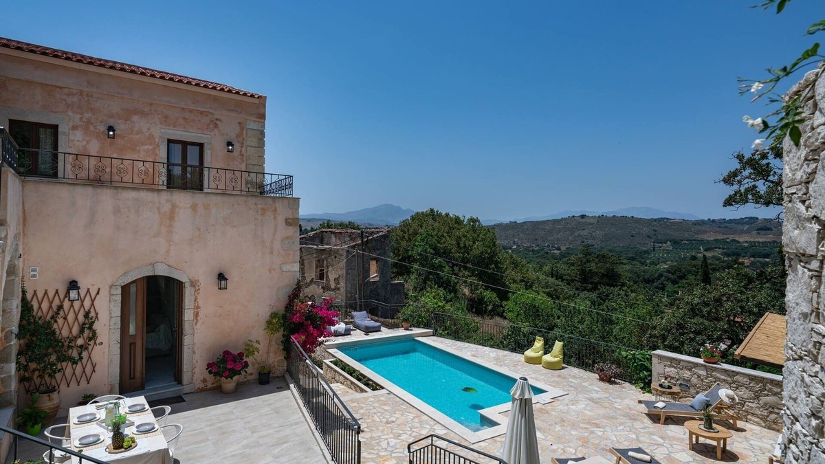 Armenoi Villa | Butterfly, a historical villa with pool & hot tub!