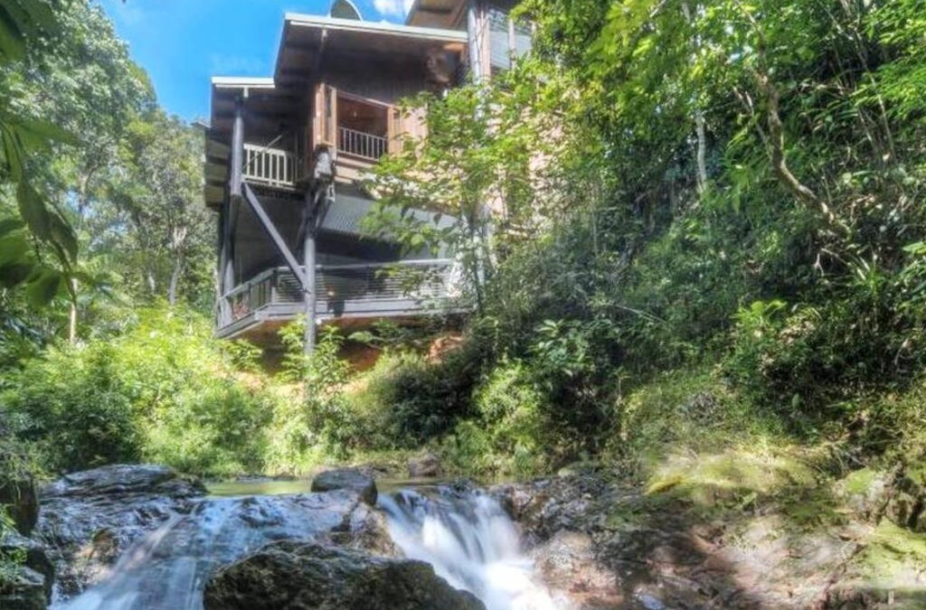 Cow Bay House | BUTTERFLY BEND - 3 Bedroom Daintree Beach House