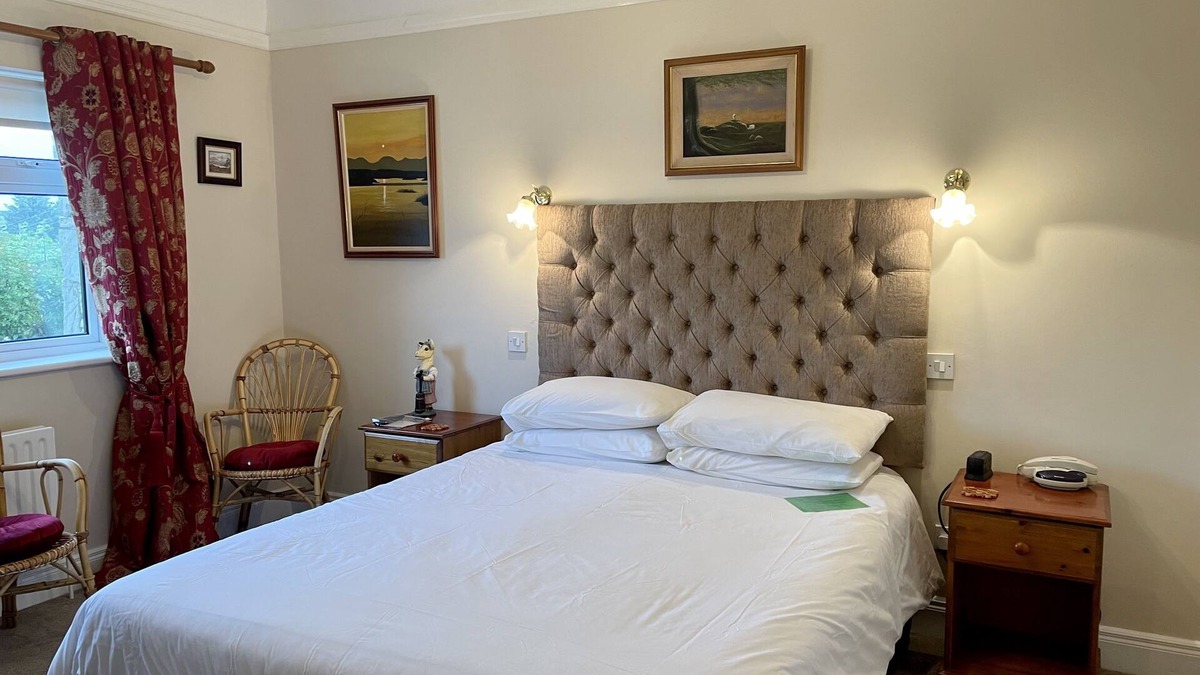 Clifden Apartment | Buttermilk Lodge One Bedroom Apartment, private entrance, 5 mins walk to Clifden