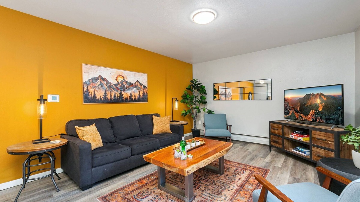 Old Town Condo | Butterscotch Suite | Old Town Stay w/Sunny Style