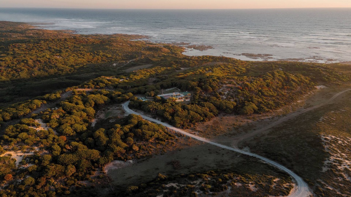 Bungaree House | Buttons By The Beach (King Island coastal retreat)