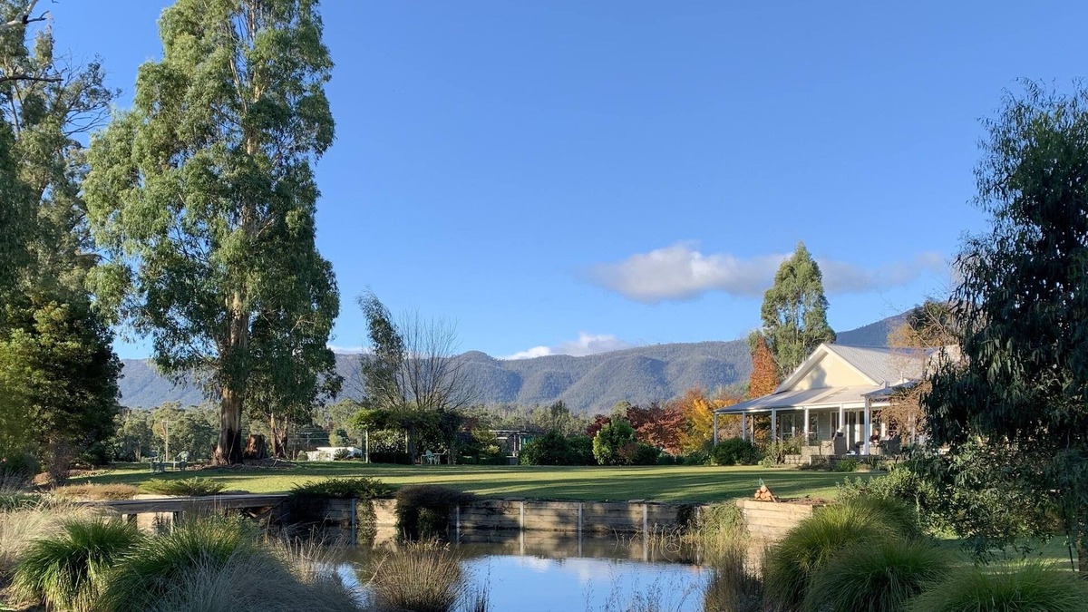 Buxton House | Buxton River House - Secluded Homestead with River Frontage