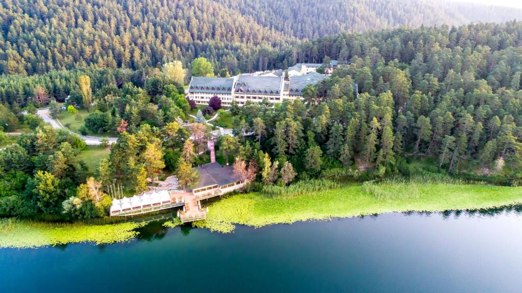 Abant Hotel | Buyuk Abant Hotel