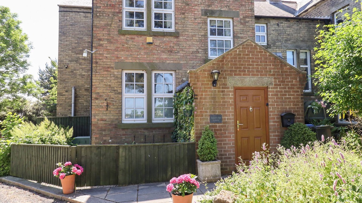 Morpeth Cottage | BUZZARDS REST, family friendly, character holiday cottage in Morpeth