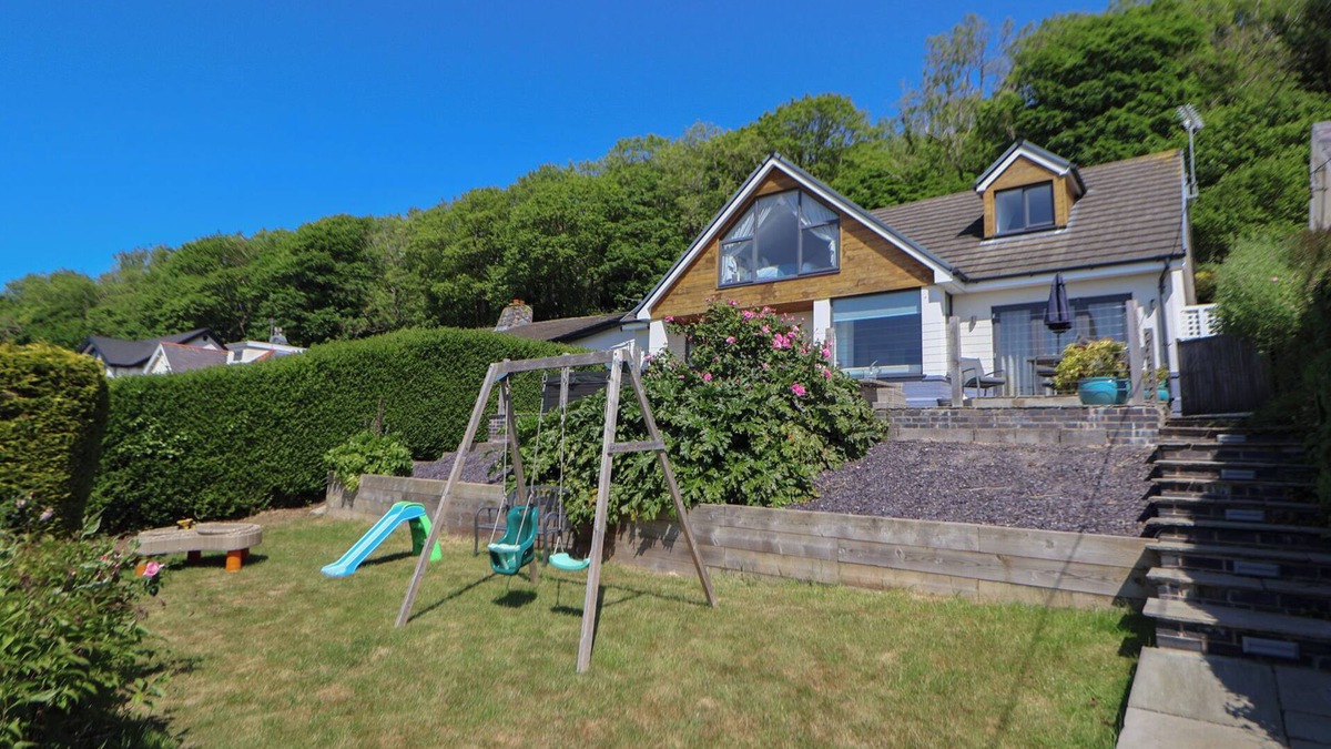 Dyserth Cottage | BUZZARDS VIEW, family friendly, character holiday cottage in Dyserth
