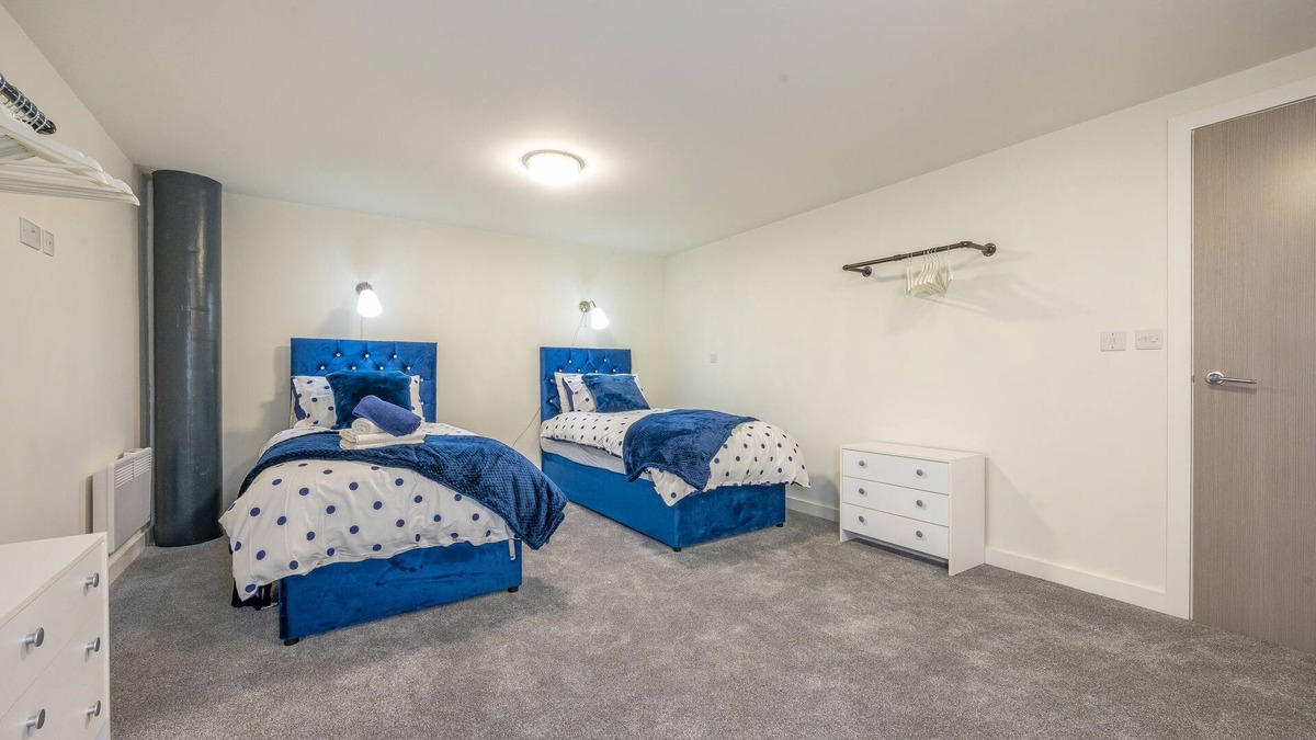 Bradford Apartment | Bv Modern Navy Blue Diamond Suites Apt