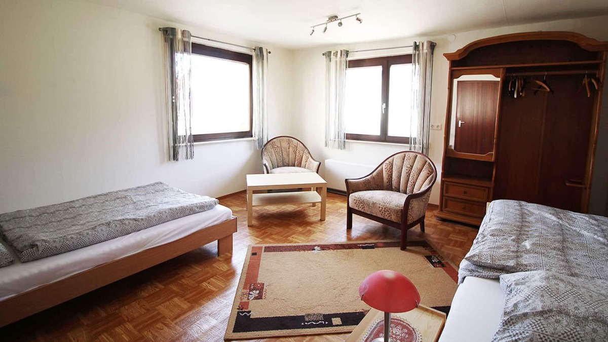 Hohenstadt Apartment | BW02 beautiful fitter's apartment in Hohenstadt with outdoor seating and free WiFi