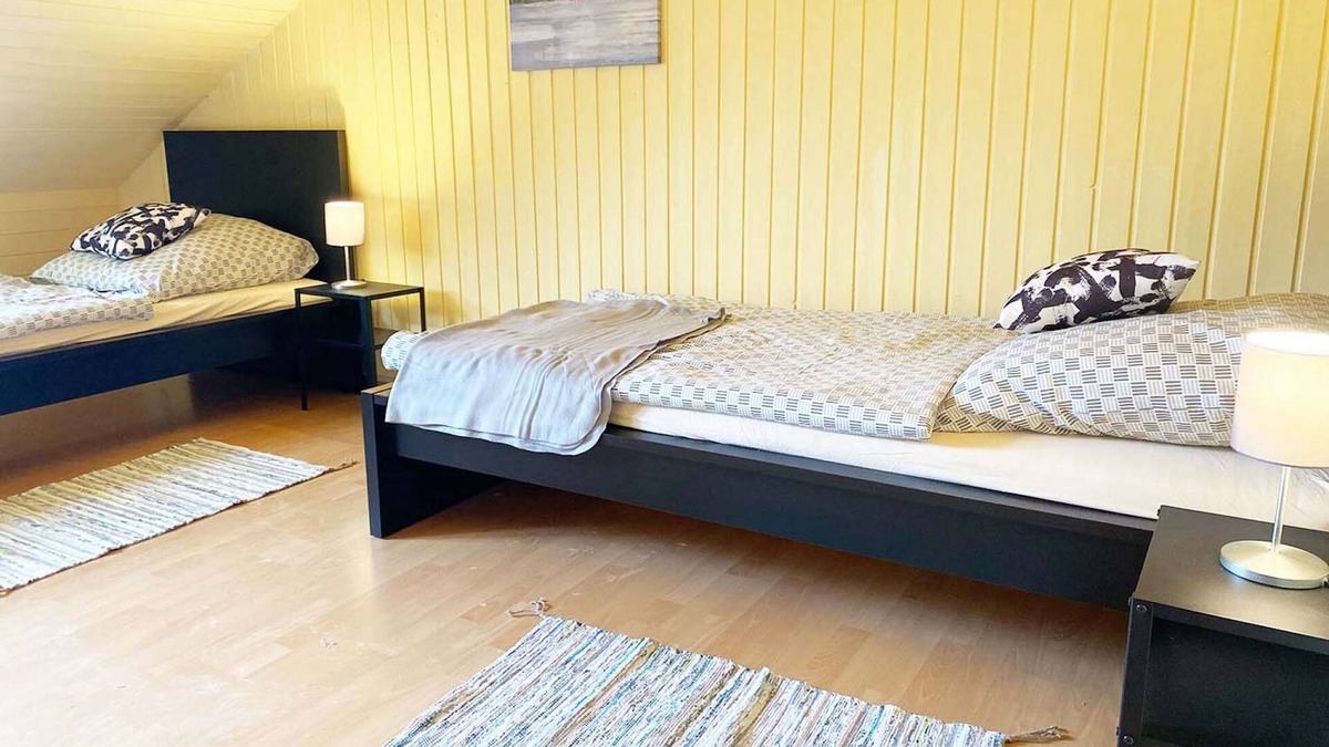 Feldstetten Apartment | BW28 4 room holiday apartment in Laichingen-Feldstetten with WiFi and TV