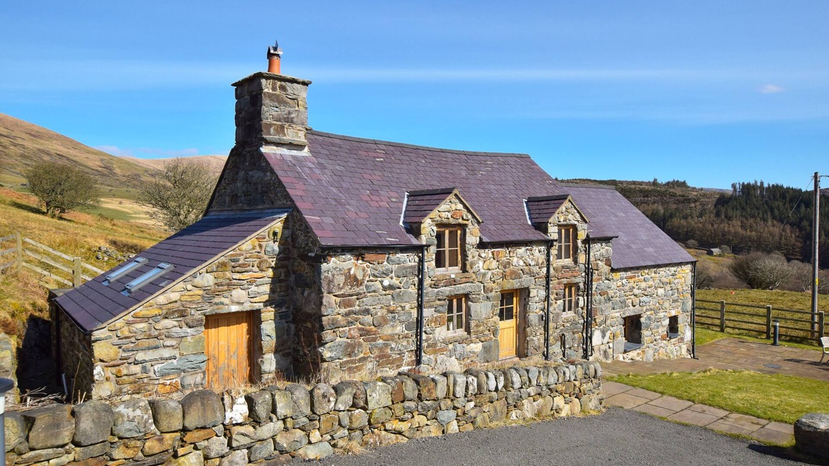 Barmouth House | Bwthyn Sylfaen - Three Bedroom House, Sleeps 6