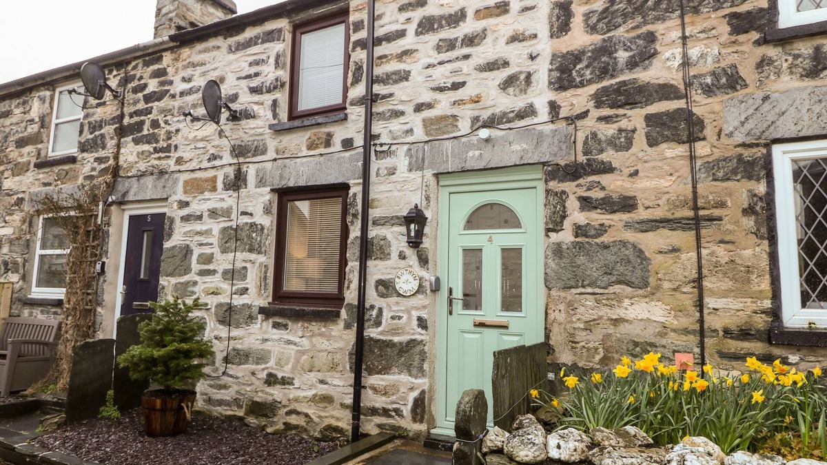 Penmachno Cottage | BWTHYN Y CWM, pet friendly, with open fire in Penmachno