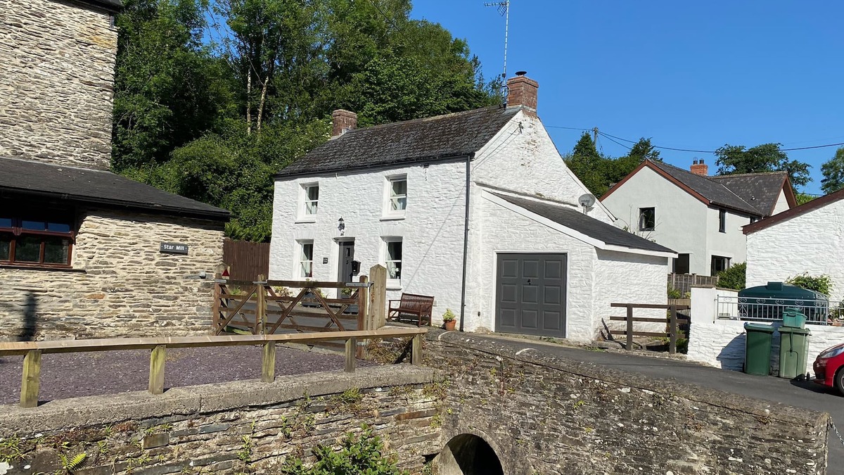 Clydey Cottage | BWTHYN Y FELIN STAR, pet friendly, with open fire in Cardigan