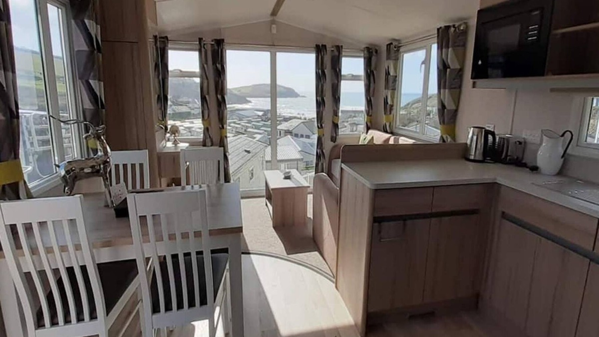 Challaborough House | BY BEACH - LOVELY SEA VIEW - GREAT INDOOR POOL