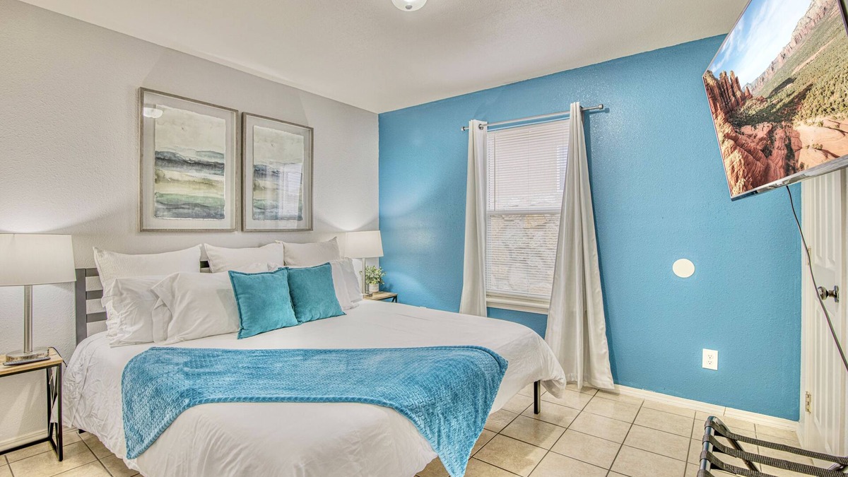 Biggs Field Apartment | ✨ BY FORT BLISS: 2 KING BEDS, FAST WIFI, FULL BATH, LAUNDRY