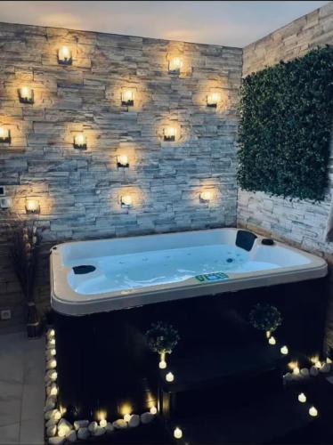 Bondy Apartment | BY NEPTUNE - Appartement Rustique JACUZZI