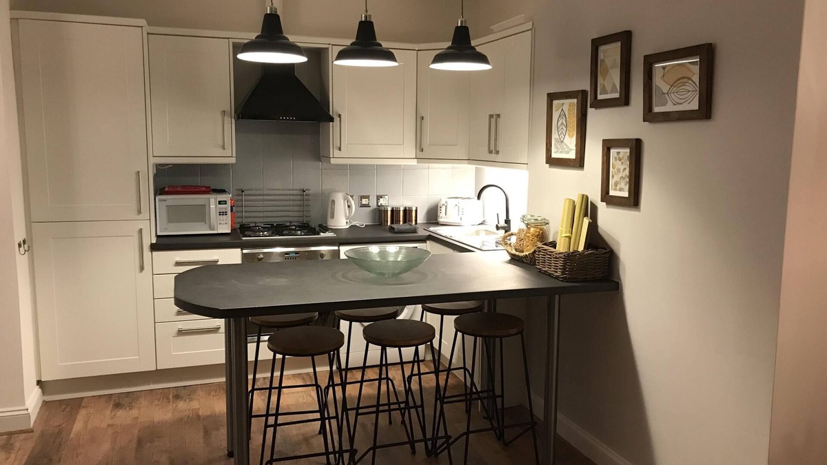 Southsea House | By The Beach & Lake, 4 beds, Parking WiFi Inc