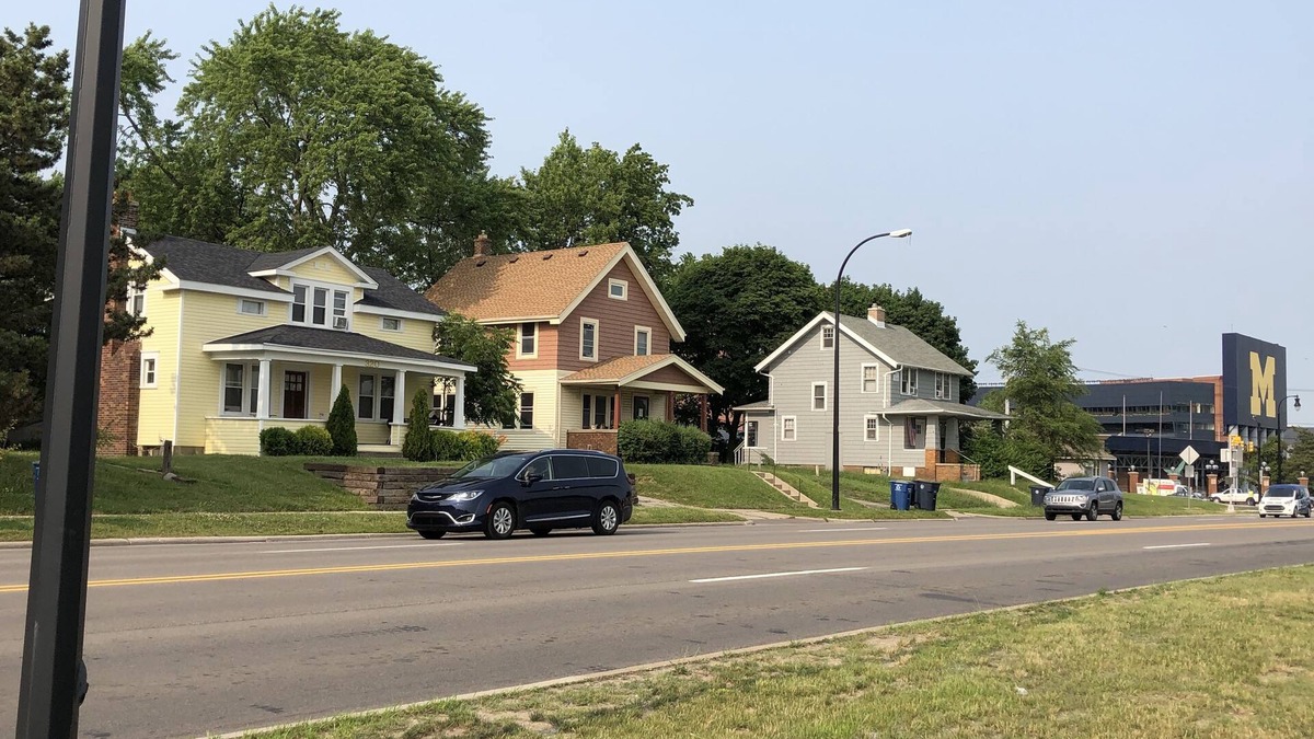 Dicken House | By The Big House in Ann Arbor, 3 bed/1.5 bath with parking, 1 mile to downtown