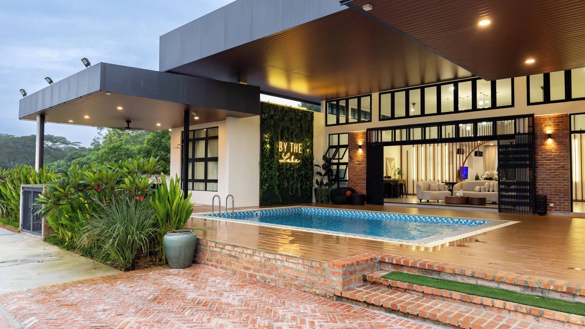 Semenyih House | BY THE LAKE VILLA in serene Semenyih with AC, WiFi.
