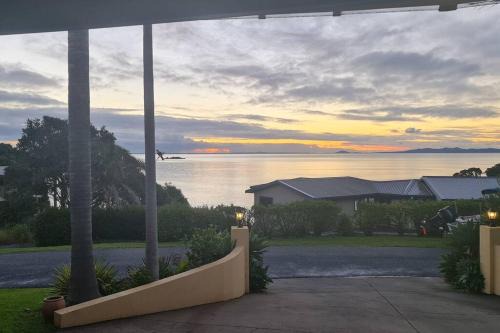 Coopers Beach Apartment | By the Sea 3 bedroom Apartment with ocean views
