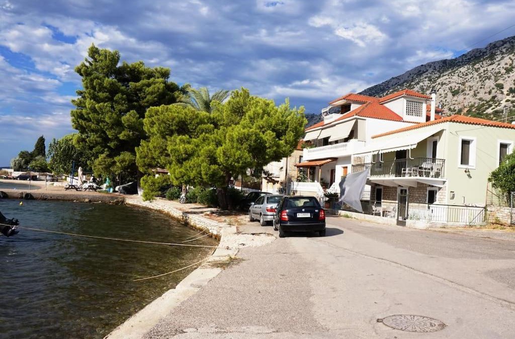 Astakos House | By the sea
