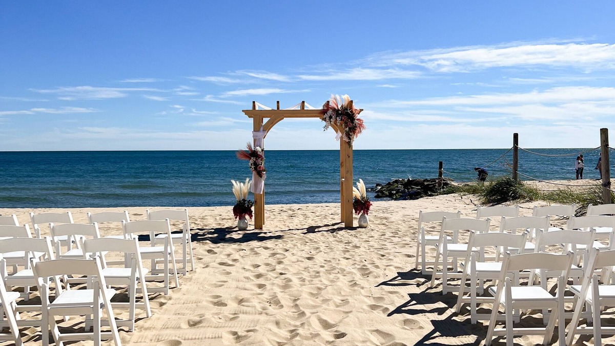 Dennis Port House | By the Sea Guests Bed & Breakfast & Suites