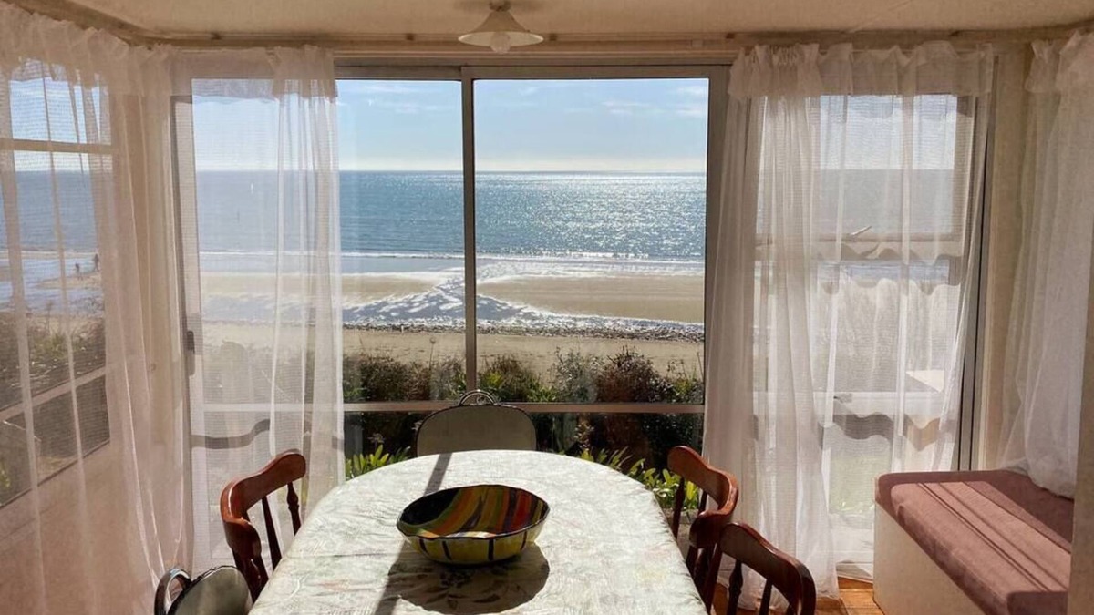 Parapara House | By the Sea Shaw - Hosted by Lorna, Katja & Michael