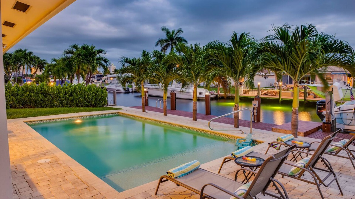 Pompano Isles House | BY THE SEA VACATION VILLAS 3 BED WATERFRONT/POOL/1 MILE TO BEACH