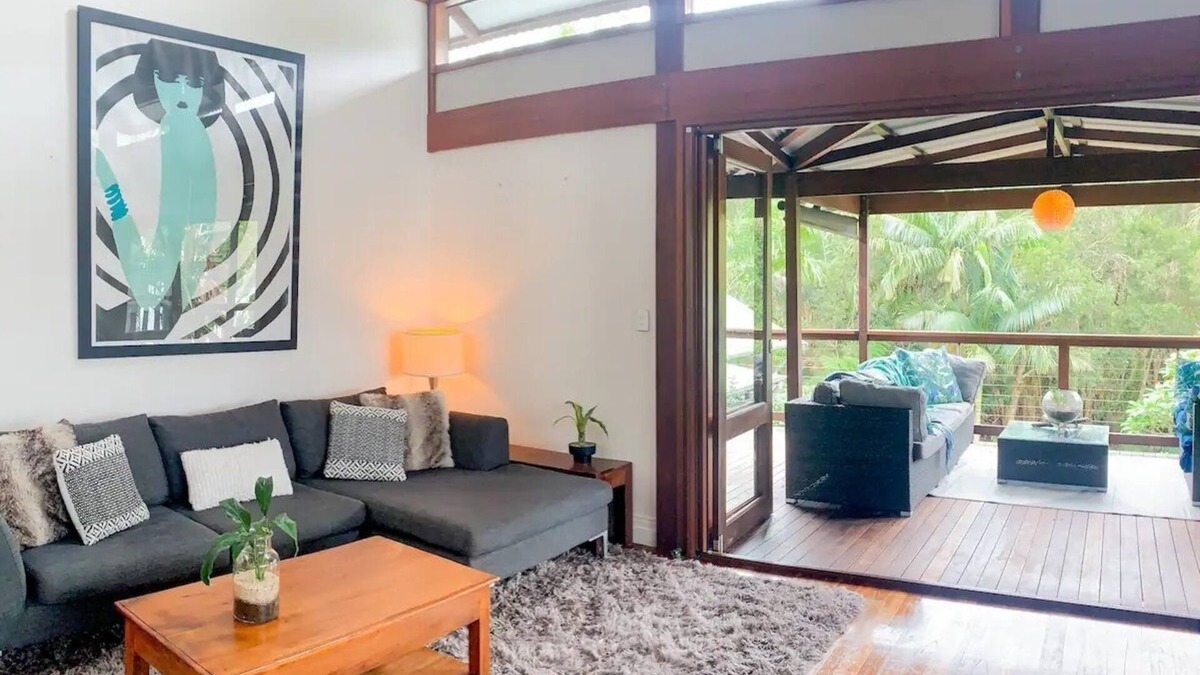 Suffolk Park Apartment | Byron Treehouse Peaceful 2 bdrm Paperbark View