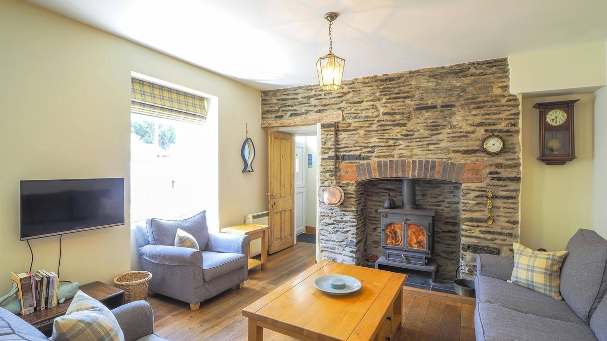 Tan-y-groes Cottage | Bywell, Llangrannog - Three Bedroom Cottage, Sleeps 6