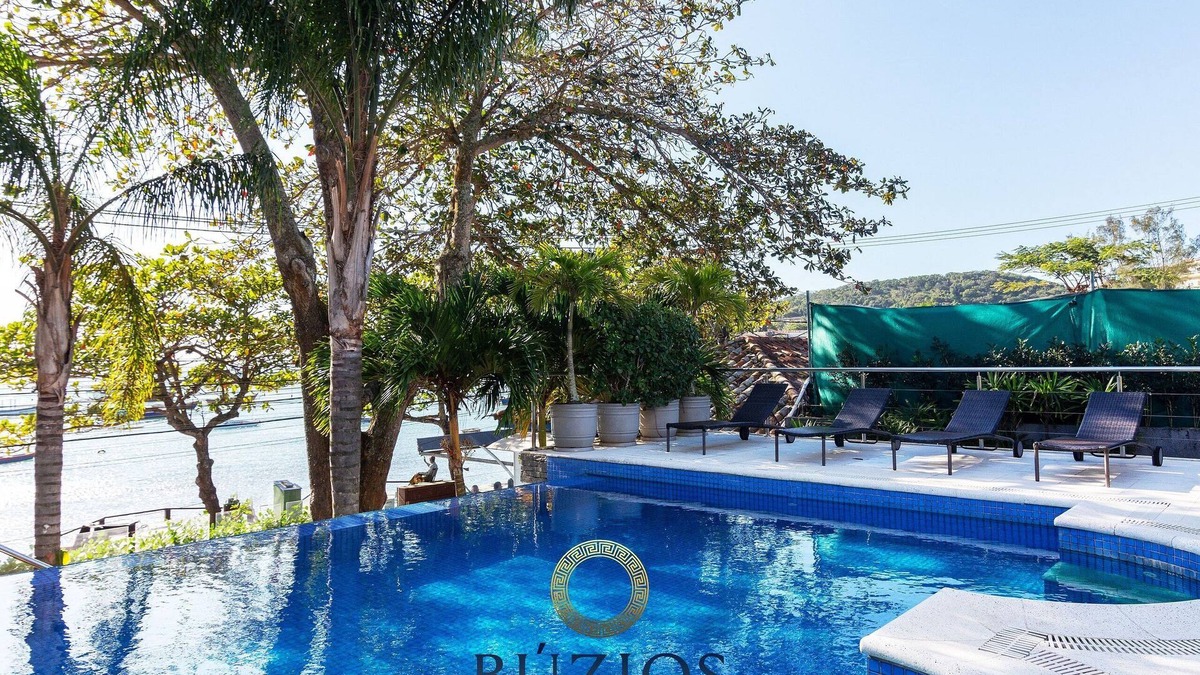 Humaita House | Bz48 Condominium facing Orla Bardot! House with 4 suites