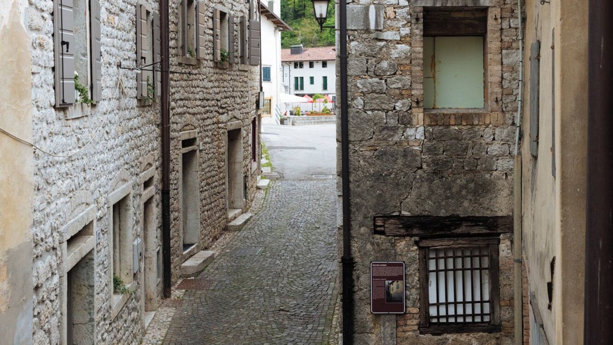 Polcenigo Apartment | Cà BIANCA Residence - REFOSCO Apartment - Historical Center POLCENIGO