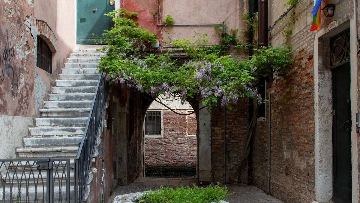 Burano Apartment | Cà del Glicine - charming apartment on the canal