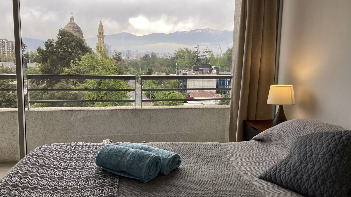 Quinta Normal Apartment | Céntrico, Seguro y Tranquilo en Barrio Turístico. Maravillosa Vista a Cordillera